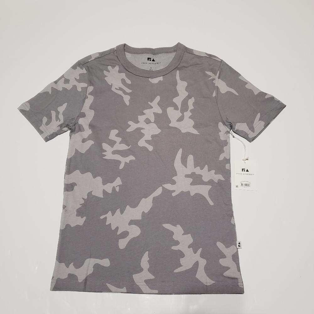 Men's Free Assembly T-shirt.